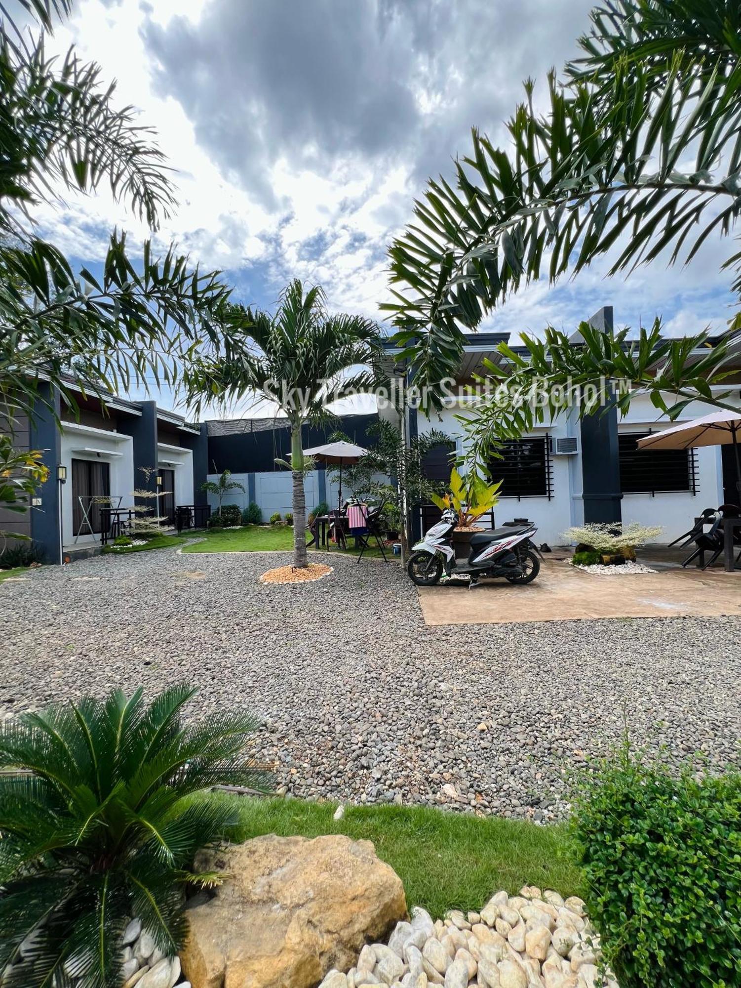 Sky Traveller Suites Panglao Exterior foto